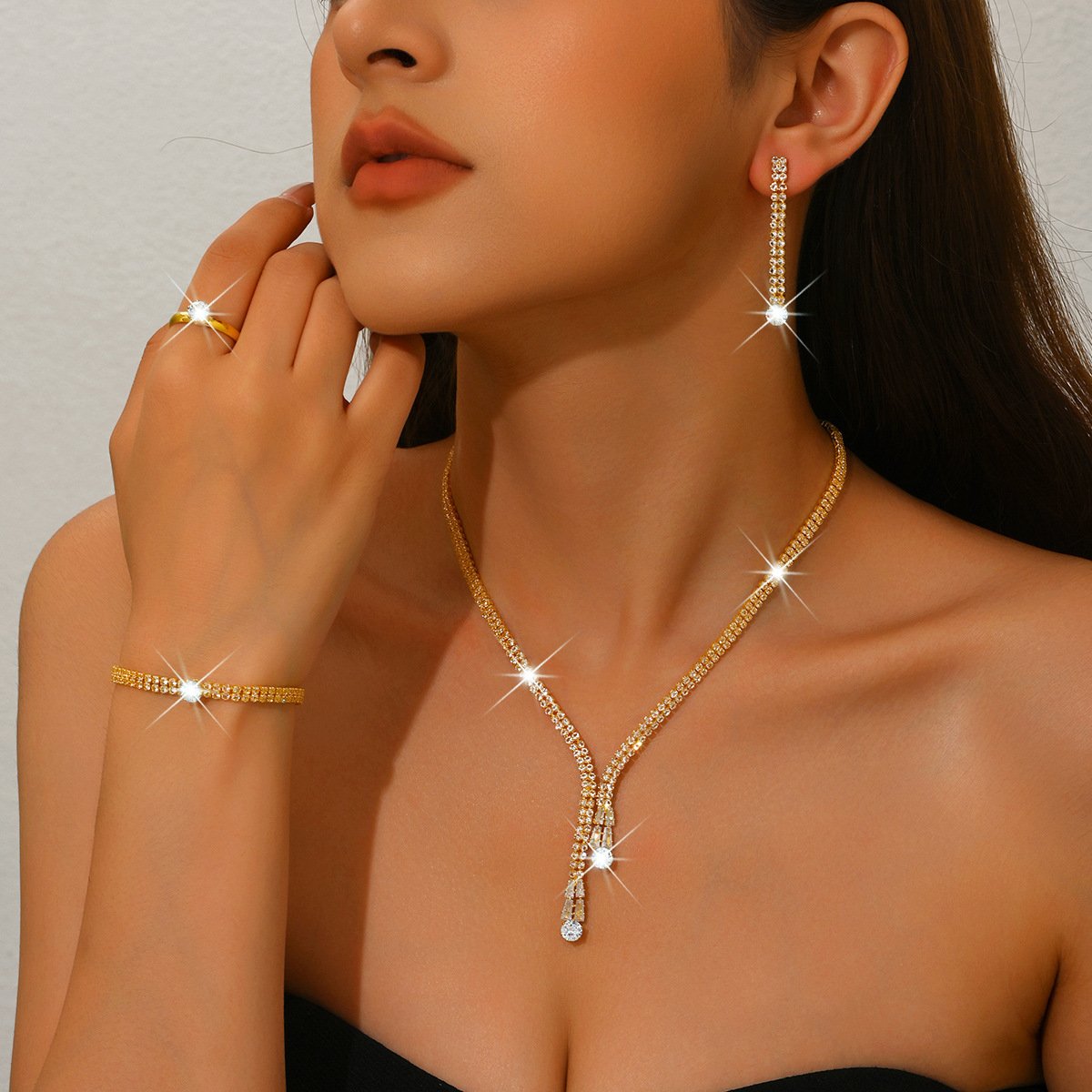 Supply Light Luxury Simple Clavicle Chain Exquisite Claw Chain Crystal Earrings Necklace Set