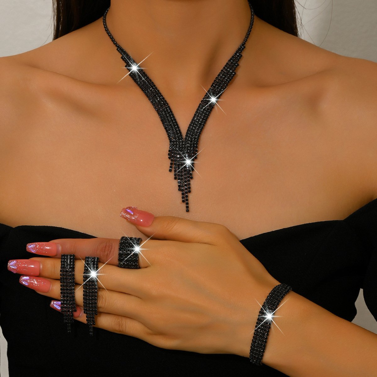 Supply Light Luxury Simple Clavicle Chain Exquisite Claw Chain Crystal Earrings Necklace Set