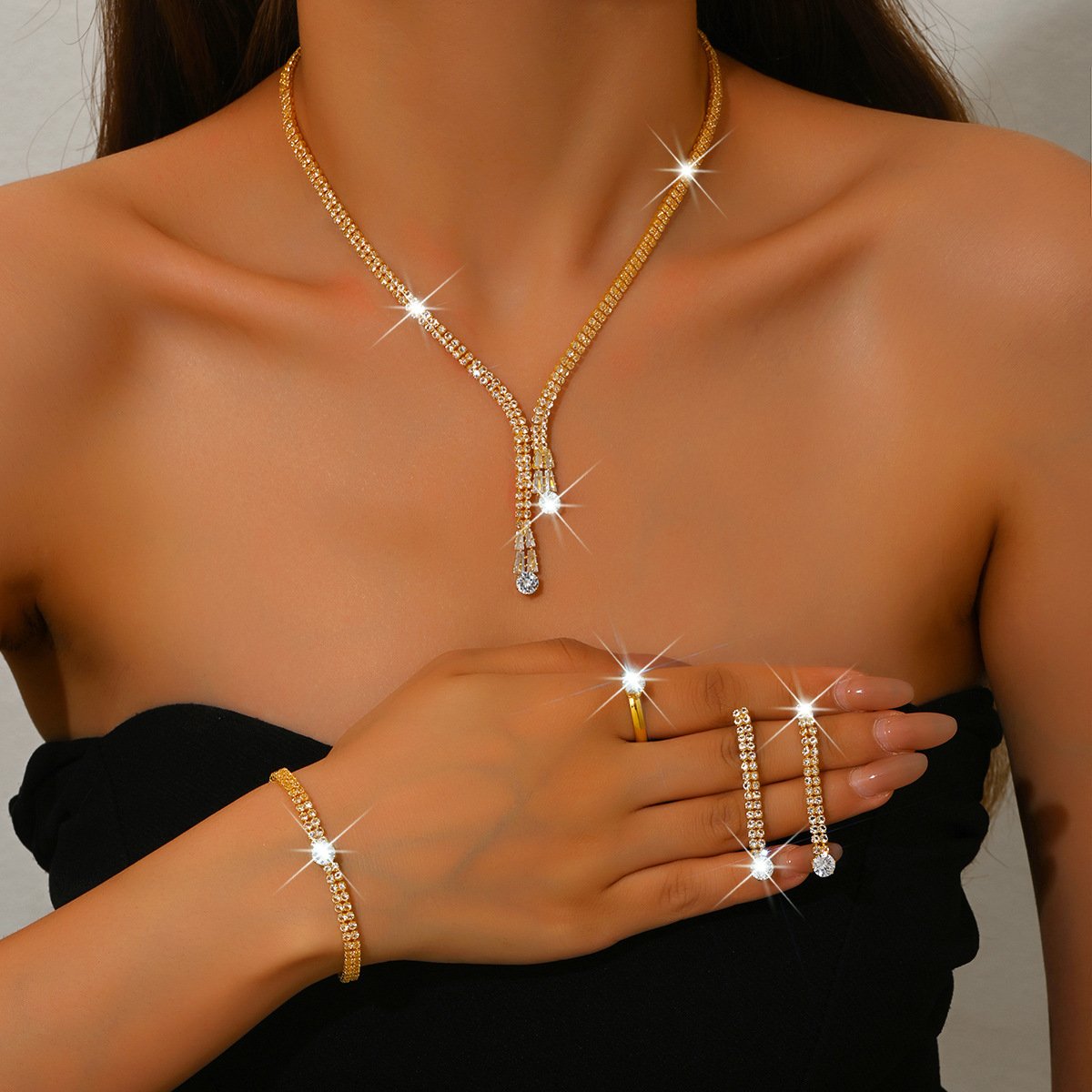 Supply Light Luxury Simple Clavicle Chain Exquisite Claw Chain Crystal Earrings Necklace Set
