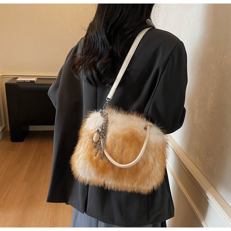 Ladies Bags, Fashionable and Versatile Plush Shoulder Bag