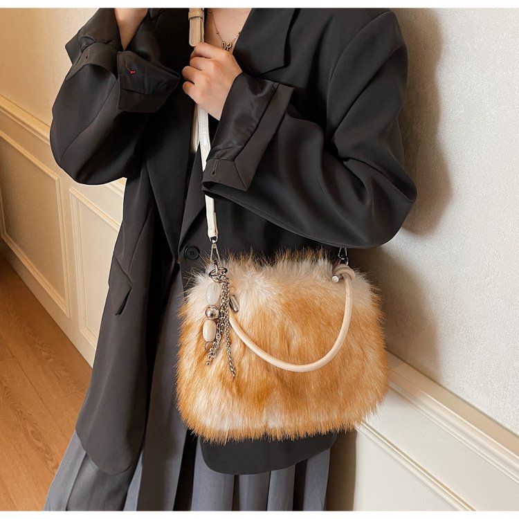 Ladies Bags, Fashionable and Versatile Plush Shoulder Bag